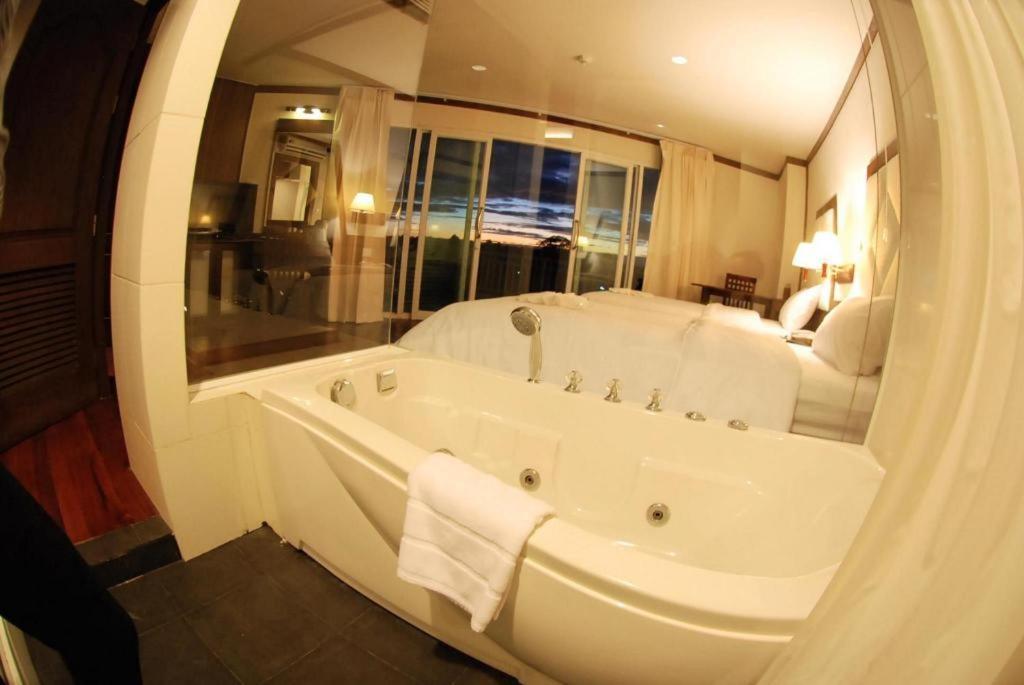 River City Hotel Mukdahan Exterior photo