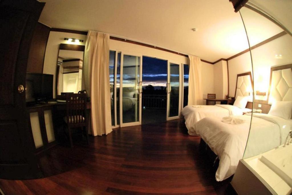 River City Hotel Mukdahan Exterior photo